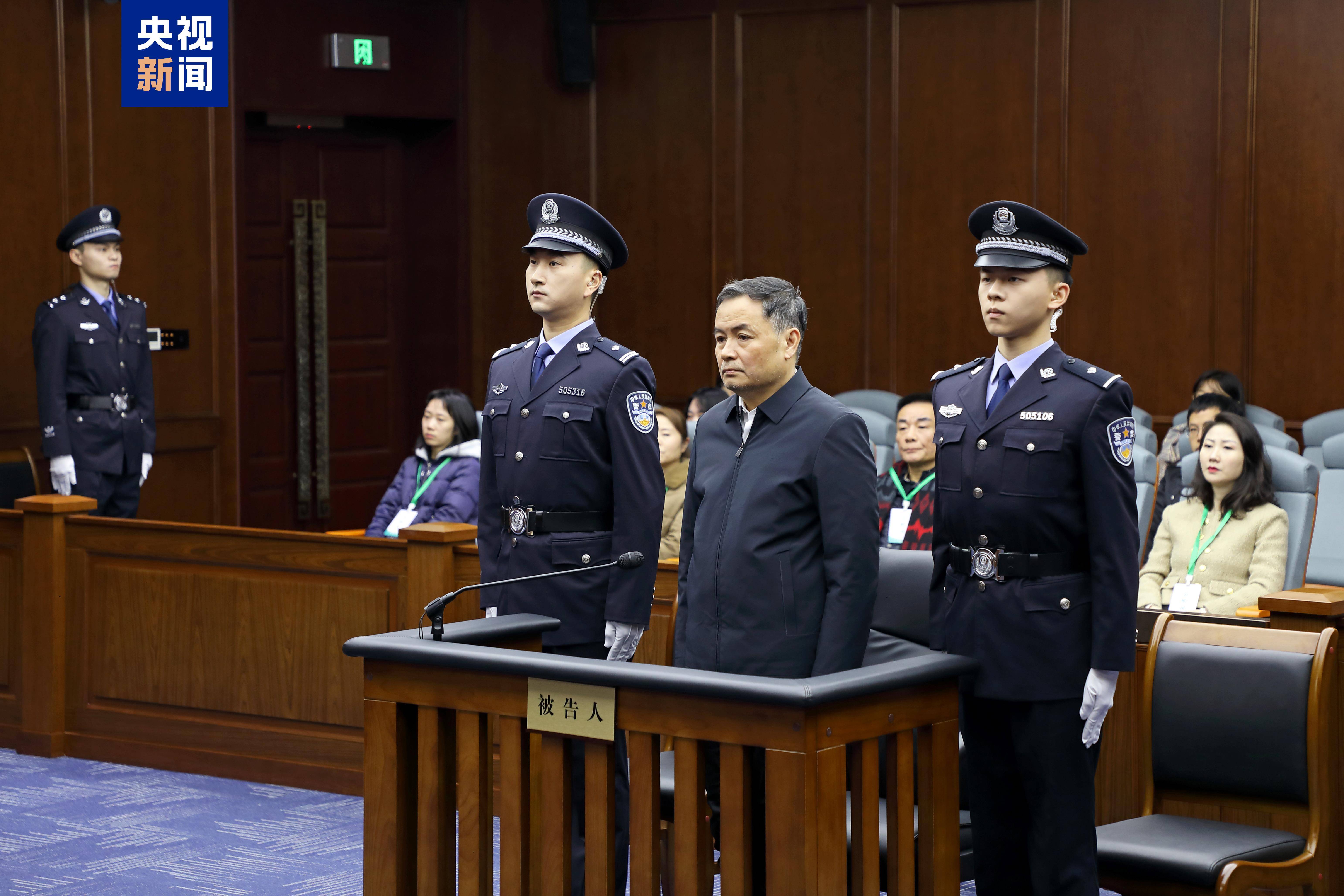 副处级贪到副部级<strong></p>
<p>自动计算软件app</strong>，从财政部“空降”半年就落马，他获刑14年