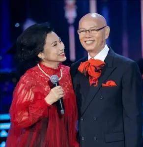 64岁齐秦演唱会反复伸话筒<strong></p>
<p>自动计算软件app</strong>，观众：如果不差钱就好好在家养老吧