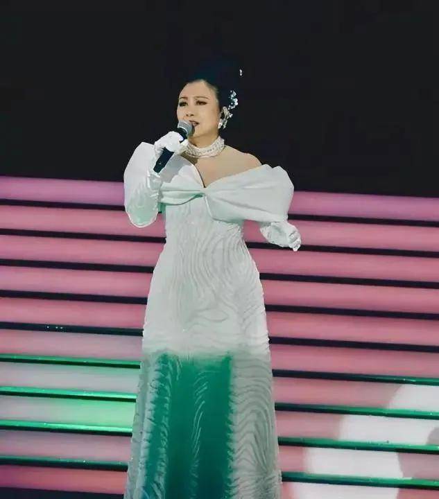 64岁齐秦演唱会反复伸话筒<strong></p>
<p>自动计算软件app</strong>，观众：如果不差钱就好好在家养老吧
