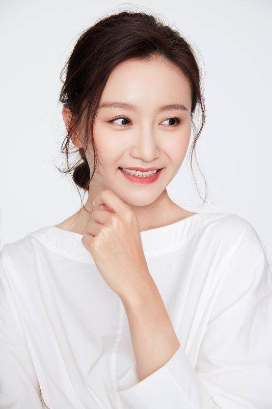 演完赵丽颖闺蜜<strong></p>
<p>炒币暴富的90后</strong>，又演于和伟老婆，39岁的她年轻时是个氧气大美女