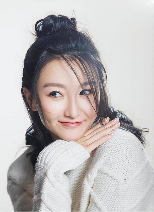 演完赵丽颖闺蜜<strong></p>
<p>炒币暴富的90后</strong>，又演于和伟老婆，39岁的她年轻时是个氧气大美女