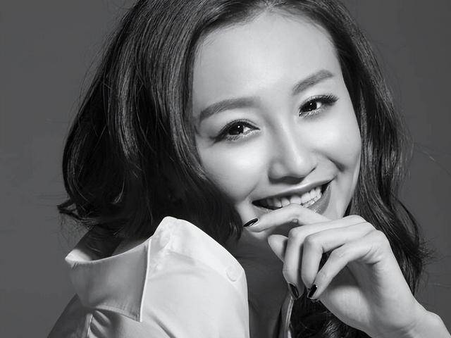 演完赵丽颖闺蜜<strong></p>
<p>炒币暴富的90后</strong>，又演于和伟老婆，39岁的她年轻时是个氧气大美女