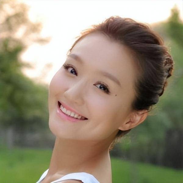 演完赵丽颖闺蜜<strong></p>
<p>炒币暴富的90后</strong>，又演于和伟老婆，39岁的她年轻时是个氧气大美女