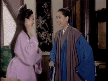 曝61岁叶童香港行生图<strong></p>
<p>货币资本买卖</strong>，身材干瘪脸上画大浓妆，多人追着索要签名