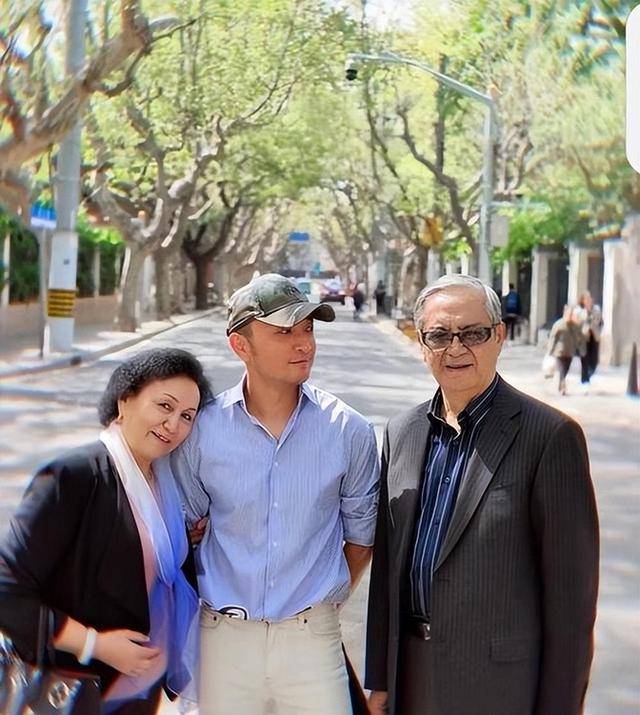 尼格买提：事业不顺<strong></p>
<p>coinall币全</strong>，婚姻崩溃后，母亲又身患重病，人生将如何？