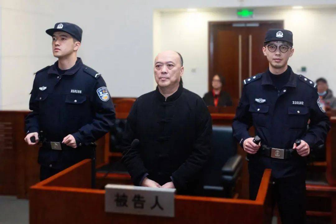 受贿、伪造武警警官证<strong></p>
<p>上证债券交易规则</strong>，上海公安学院原副院长李锦明获刑十一年半