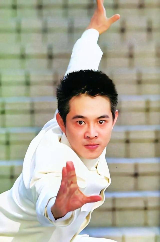 李连杰:后事一切从简<strong></p>
<p>炒币k线图基础知识</strong>，不用立碑也不用办丧事，树葬海葬都可以