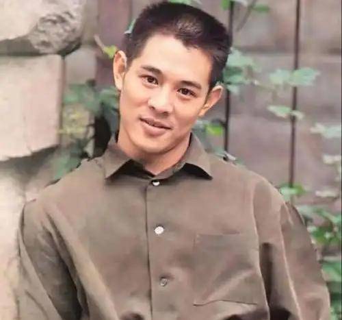 李连杰:后事一切从简<strong></p>
<p>炒币k线图基础知识</strong>，不用立碑也不用办丧事，树葬海葬都可以