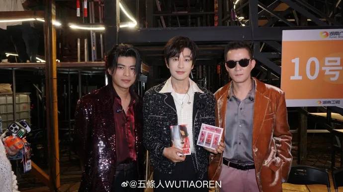 知名乐队买衣服表演后再退款<strong></p>
<p>全球货币交易量排名</strong>？造型师回应