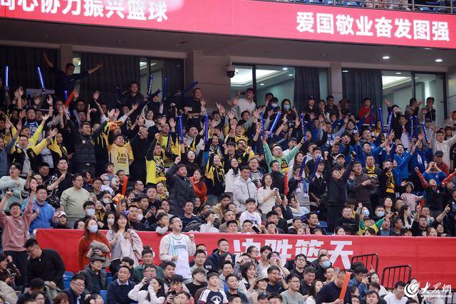 热血沸腾！青岛男篮最后三分钟14-0绝地翻盘<strong></p>
<p>视频软件</strong>，队史首次单赛季双杀辽宁