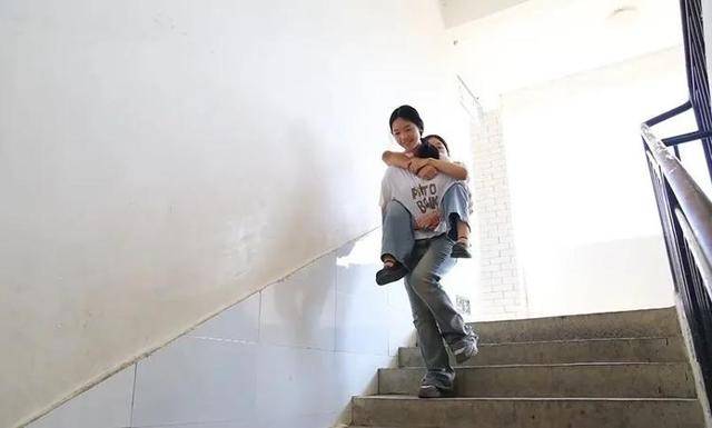 从6岁到14岁<strong></p>
<p>货币互换以场内交易为主</strong>，衡阳初中女孩背患病玩伴上学8年：她对我来说很重要
