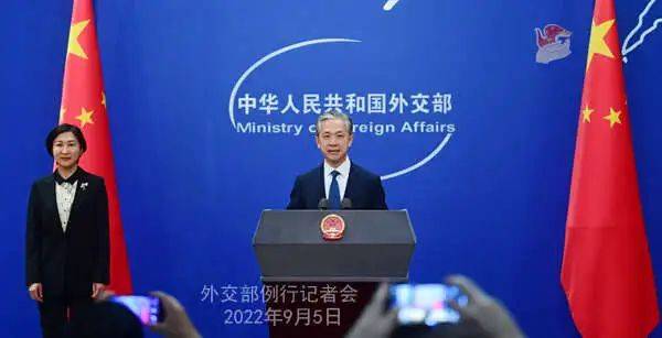 华春莹卸任外交部发言人<strong></p>
<p>货币互换以场内交易为主</strong>！毛宁履新职