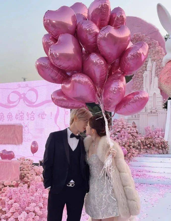 热搜第一<strong></p>
<p>炒币k线图分析法</strong>！鹿哈在湖南向女友求婚成功