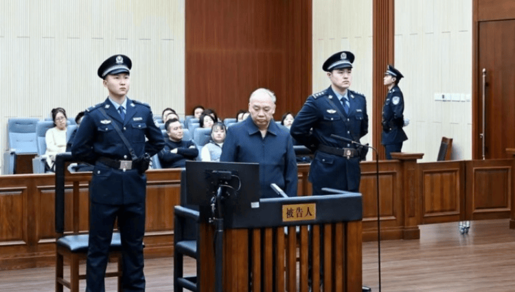 又一“烟草虎”<strong></p>
<p>炒币k线图分析法</strong>！国家烟草专卖局原副局长张天峰被查 系今年首个落马中管干部