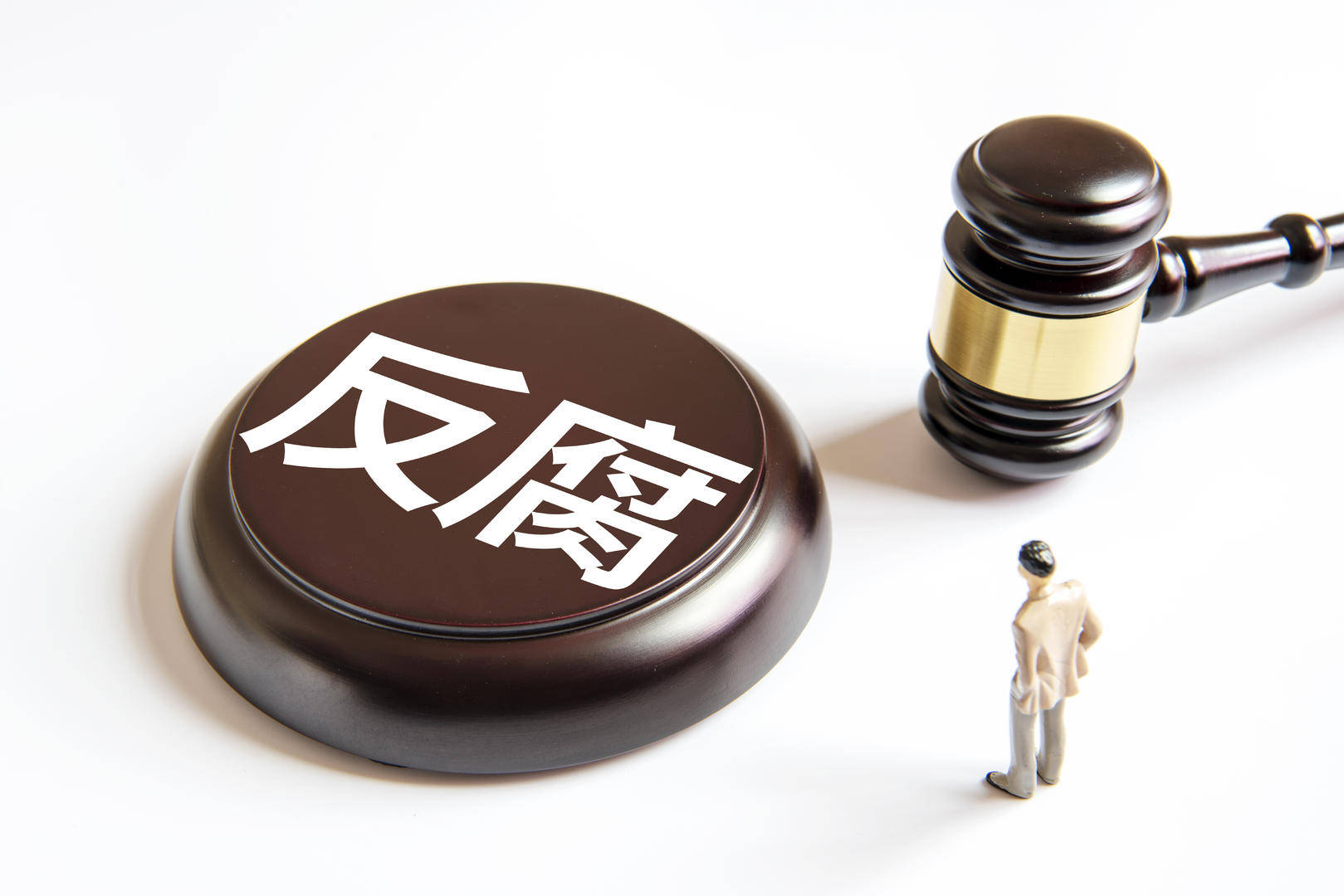 云南2名退休干部被开除党籍取消待遇<strong></p>
<p>炒币k线图分析法</strong>，均构成严重职务违法并涉嫌受贿犯罪