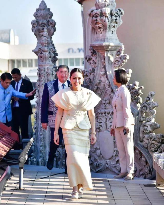 深挖 | 即将访华的泰国总理佩通坦<strong></p>
<p>土耳其货币货币贬值</strong>，是他信女儿，也是“泰国第一名媛”