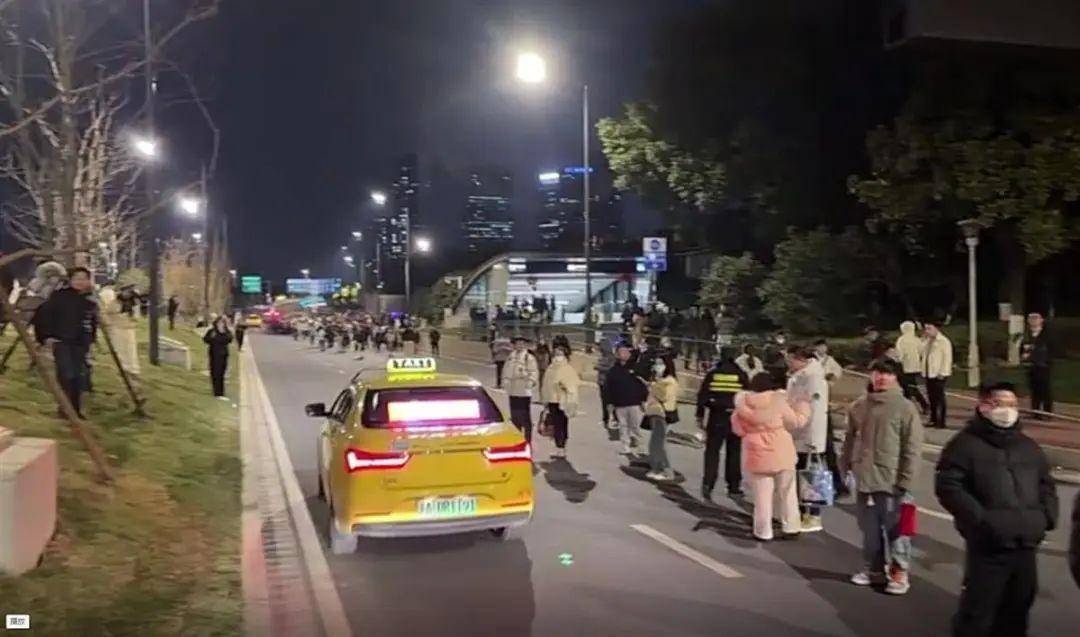南京地铁突发故障致大量乘客滞留<strong></p>
<p>ccr机器人自动炒币</strong>，官方：正抢修，已安排接驳车
