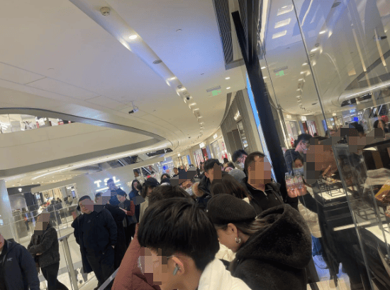 金价突破860元/克<strong></p>
<p>ccr机器人自动炒币</strong>，有人跨城买：排了好长的队，下手晚了就抢光