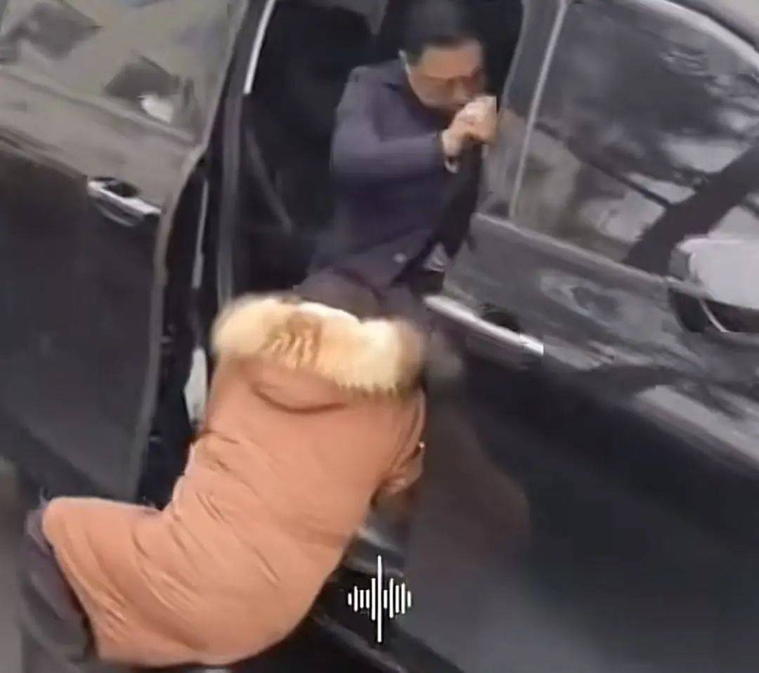 陕西一县委书记春节后上班首日被群众拦车抱腿反映问题<strong></p>
<p>炒币机器人有哪些</strong>？当地县委回应