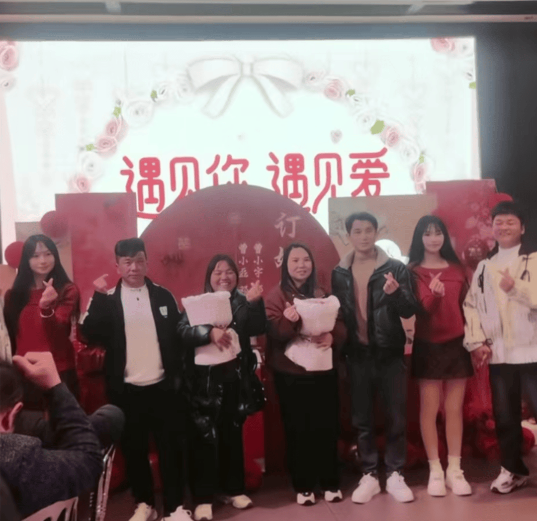 湖南双胞胎姐妹和双胞胎兄弟订婚：女方年仅18岁<strong></p>
<p>币圈最新消息在哪里看</strong>，可办婚宴不能领证