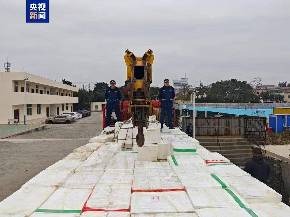 共计4.13吨<strong></p>
<p>试述我国债券流通市场的交易方式</strong>！广西北海海警查获一起涉嫌走私水果案