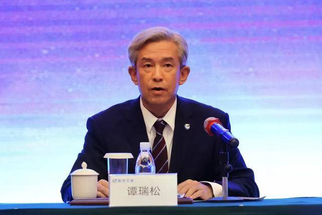 谭瑞松<strong></p>
<p>债券在途交易市场</strong>，“靠军工吃军工”，大搞权钱交易