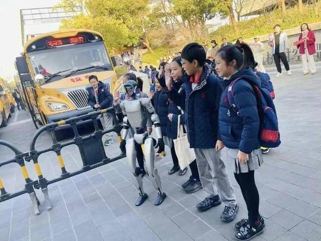 怪不得宇树机器人抢不到！抢到的人已经开始赚钱：租出去<strong></p>
<p>公信宝币跌得没了</strong>，一天收费5000元至1.5万元
