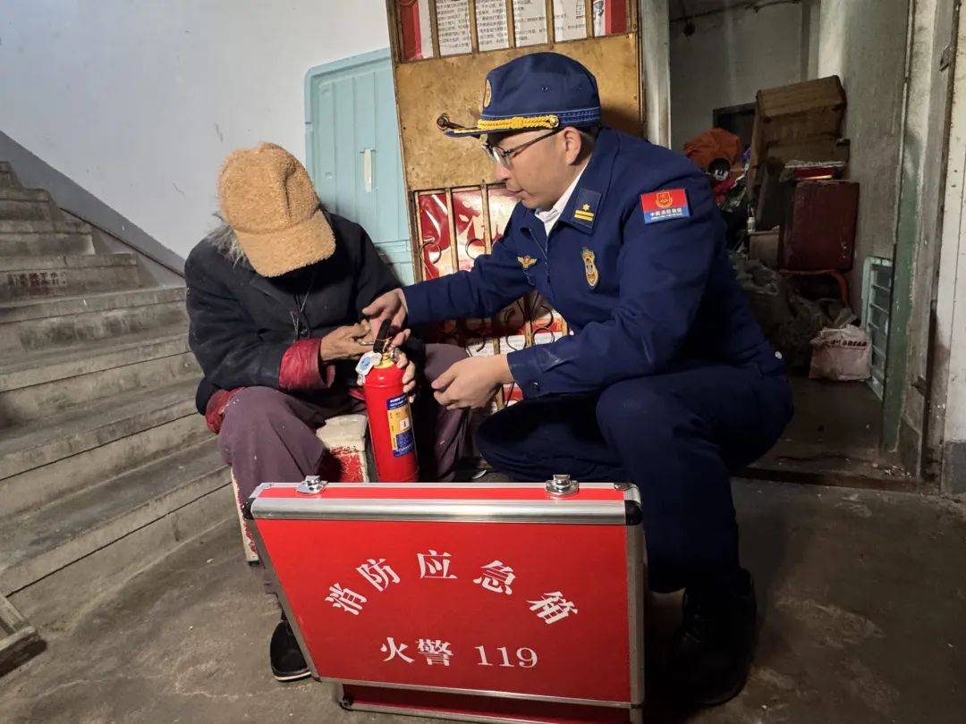 退休金超9000<strong></p>
<p>货币互换的风险有哪些</strong>，91岁老人家中却“垃圾成山”！原因心酸