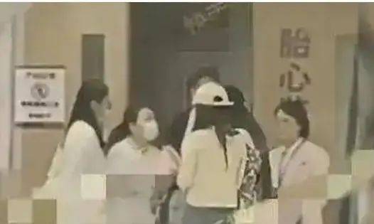 叶珂被曝顺利产女<strong></p>
<p>货币互换的风险有哪些</strong>，黄晓明全程陪护激动落泪