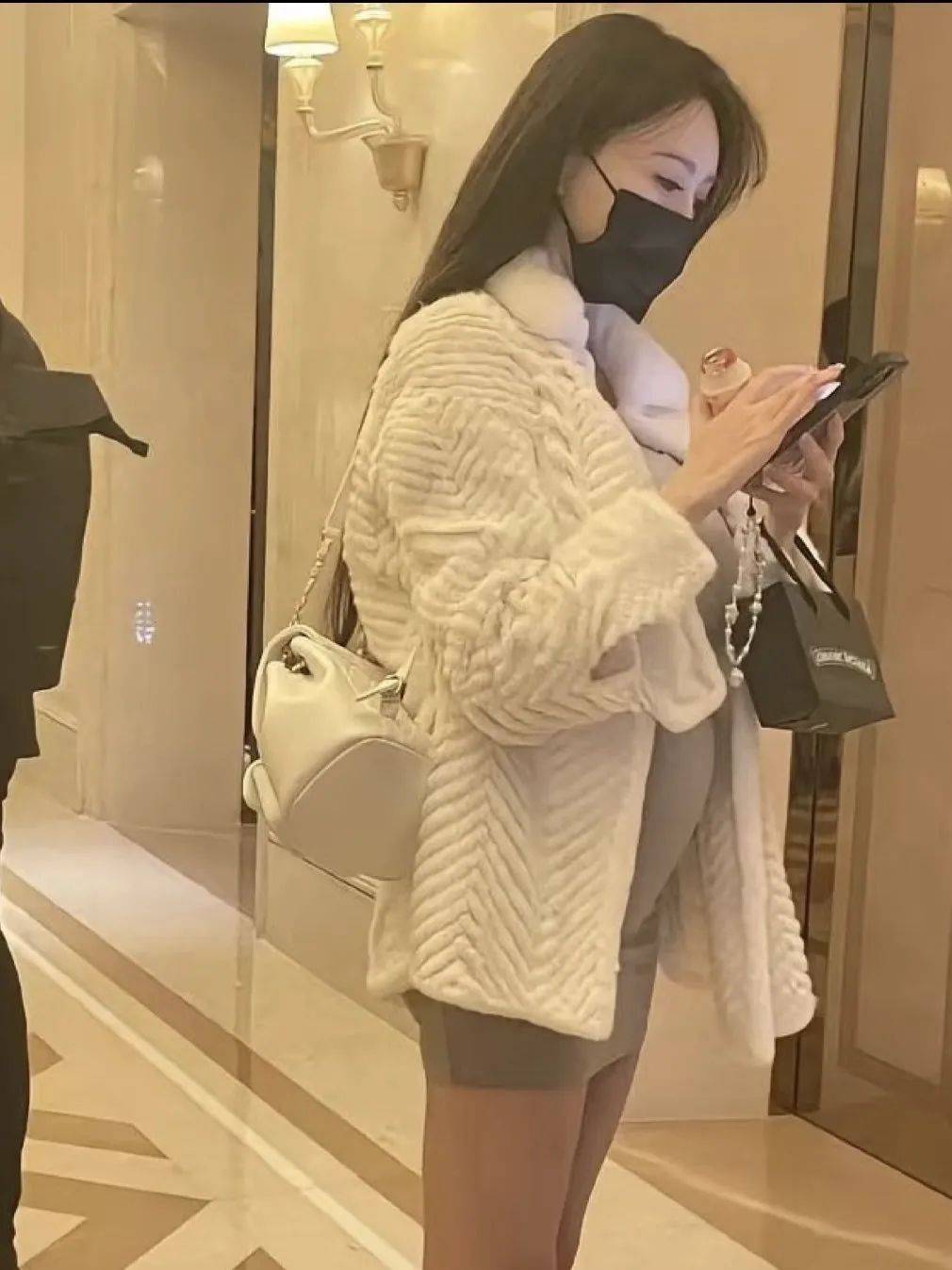 叶珂被曝顺利产女<strong></p>
<p>货币互换的风险有哪些</strong>，黄晓明全程陪护激动落泪