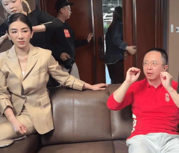 周鸿祎回应参演的短剧辣眼睛：黄奕诱惑<strong></p>
<p>币圈inchat</strong>我的剧情是DeepSeek设计的