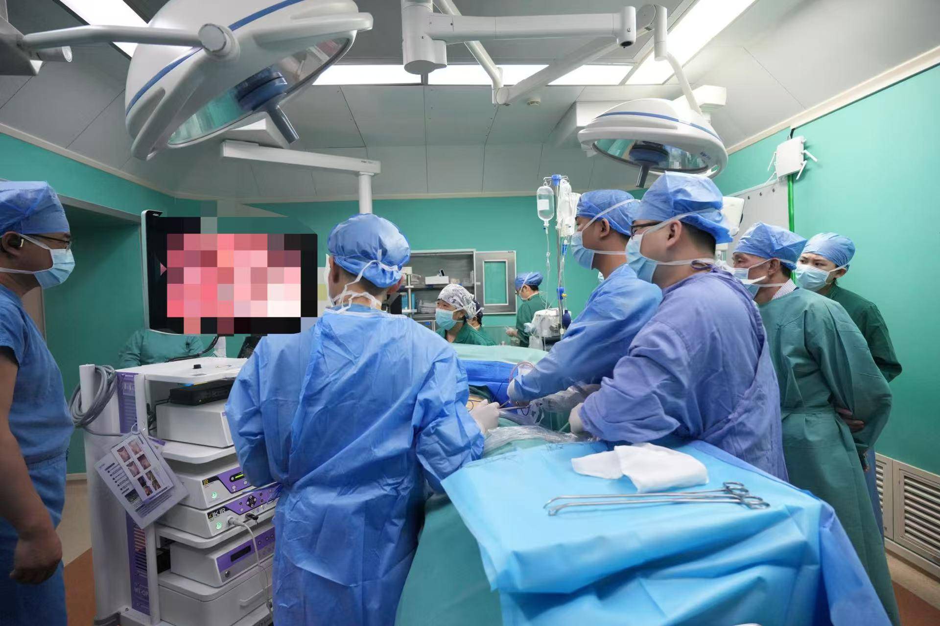 20米高空掉落螺丝刀直插男子胸腔<strong></p>
<p>币圈inchat</strong>！医生：不要自行拔除