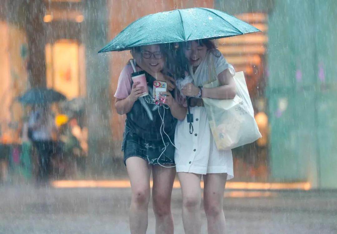 冰雹+强雷雨<strong></p>
<p>inchat币应</strong>！广州两区刚刚发布预警！上班要注意→