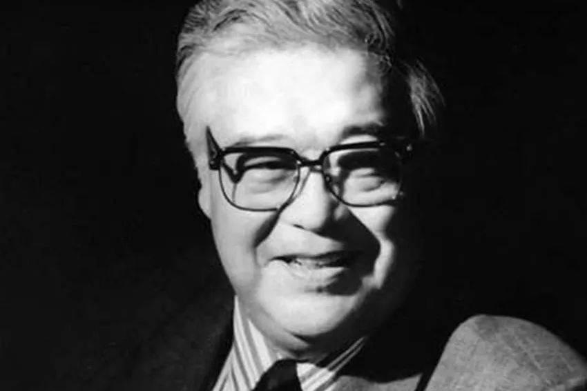 受中央领导同志委托<strong></p>
<p>炒币亏得倾家荡产</strong>，中宣部副部长、中央广播电视总台台长慎海雄一行，前往北京电影制片厂，深切悼念于洋同志