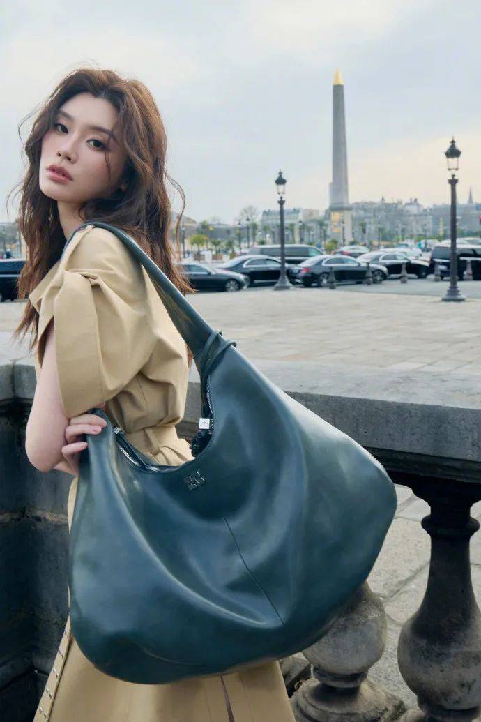 35岁奚梦瑶更新动态<strong></p>
<p>香港电子交易货币</strong>，现身巴黎时装周大秀