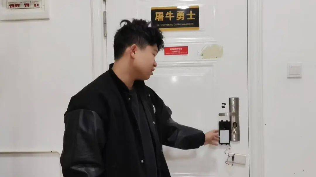 这室友靠谱！长沙一学生花80元为宿舍自制指纹锁：从小喜欢捣鼓<strong></p>
<p>oke下载</strong>，做出来感觉特别爽