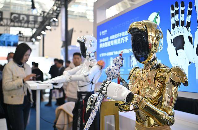 新华社记者带你听两会｜听<strong></p>
<p>如何对冲货币贬值</strong>，“新”的活力