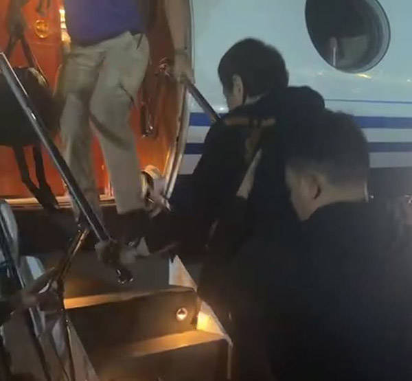 杜特尔特将被包机带往海牙<strong></p>
<p>如何对冲货币贬值</strong>，女儿莎拉：这是公然侮辱菲律宾主权