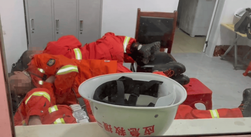 山西临汾秦王山突发山火<strong></p>
<p>熊市如何炒币</strong>，村民自发为消防员准备食物，应急：明火已扑灭，无人员伤亡