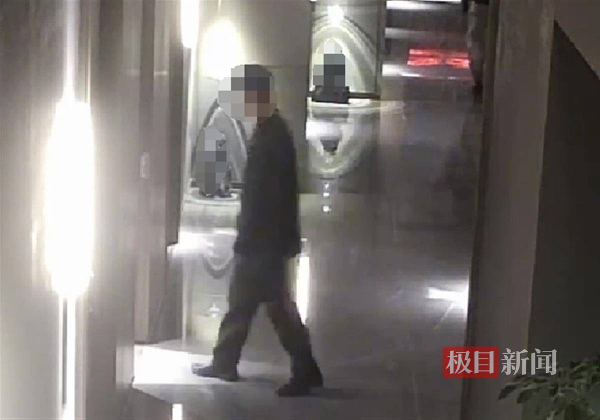 武汉一女子在艺术餐厅请客<strong></p>
<p>如何在币圈发币</strong>，飞天茅台竟被服务员暗中调包！两人被警方采取刑事强制措施