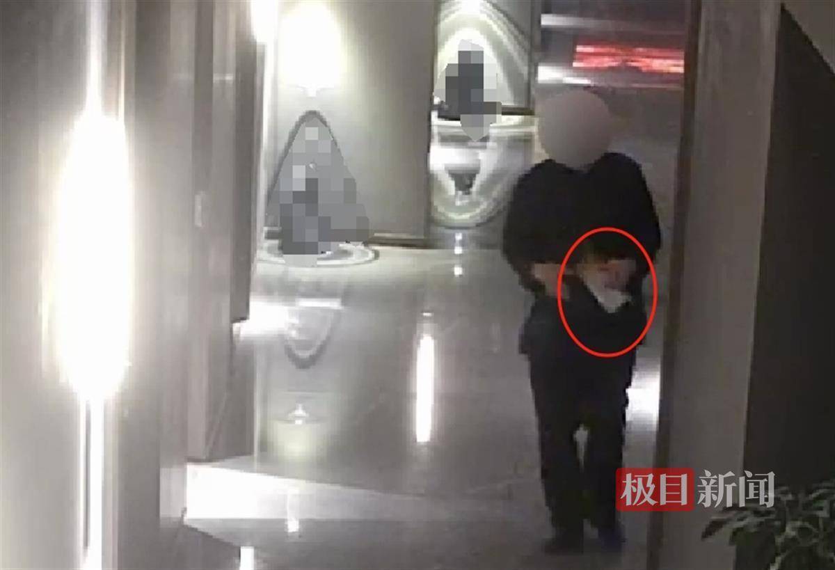 武汉一女子在艺术餐厅请客<strong></p>
<p>如何在币圈发币</strong>，飞天茅台竟被服务员暗中调包！两人被警方采取刑事强制措施