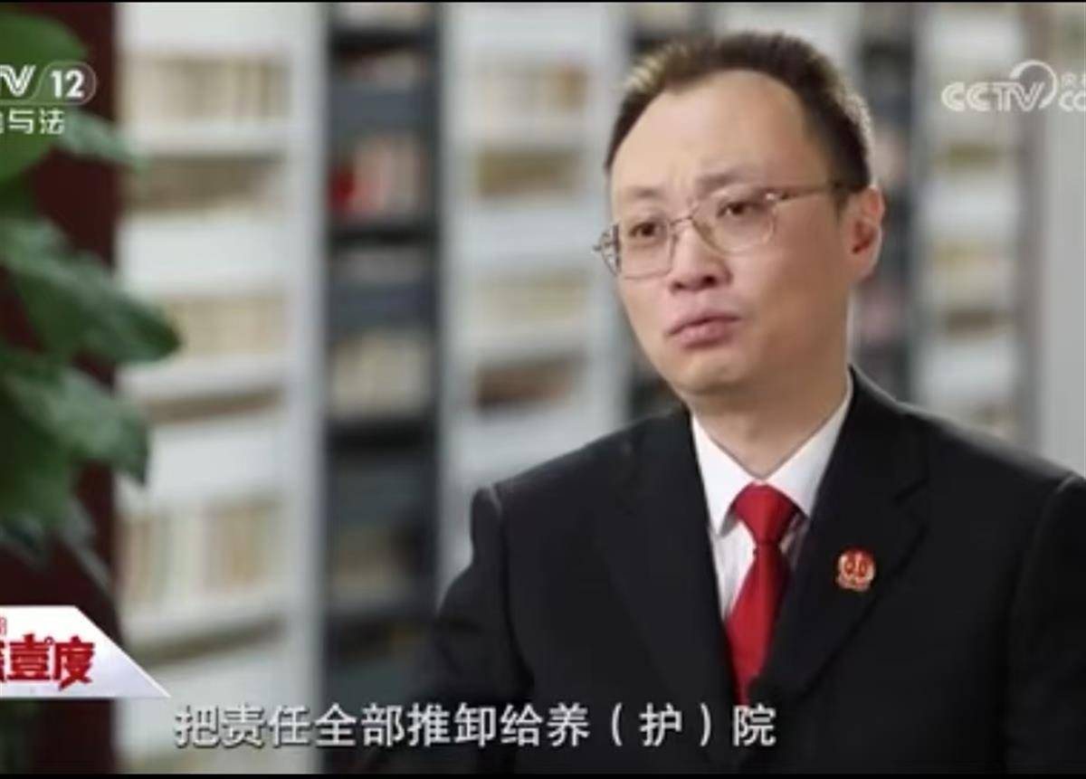 八旬老人拆掉护栏跳楼身亡<strong></p>
<p>货币如何产生</strong>，家属索赔40万，养护院被判无责