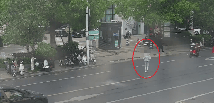 杭州大爷理发金项链不翼而飞<strong></p>
<p>货币超发如何保值</strong>，金属探测器都用上了，谁偷的？