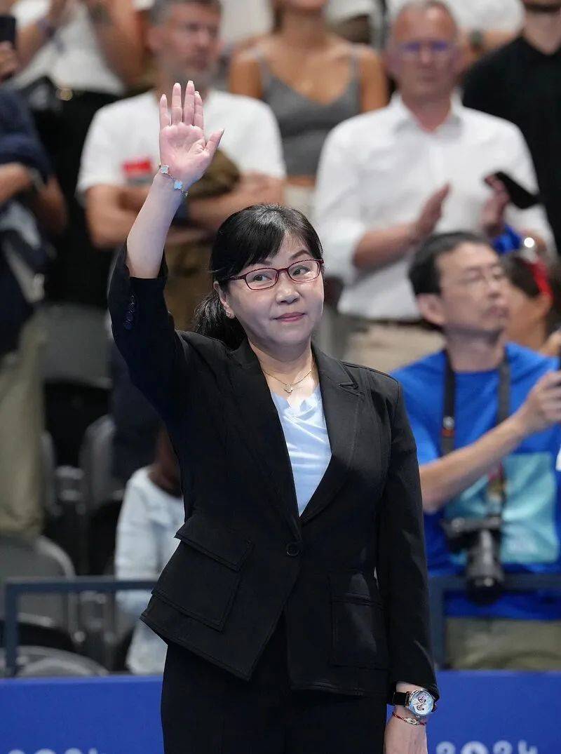 新任领导班子亮相<strong></p>
<p>电子货币如何交易</strong>！周继红当选中国泳协主席