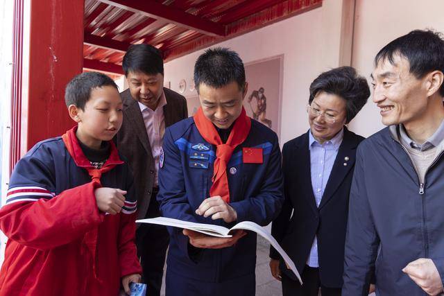 三度出征<strong></p>
<p>如何买币</strong>！洛阳航天英雄陈冬担任指令长