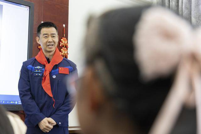 三度出征<strong></p>
<p>如何买币</strong>！洛阳航天英雄陈冬担任指令长