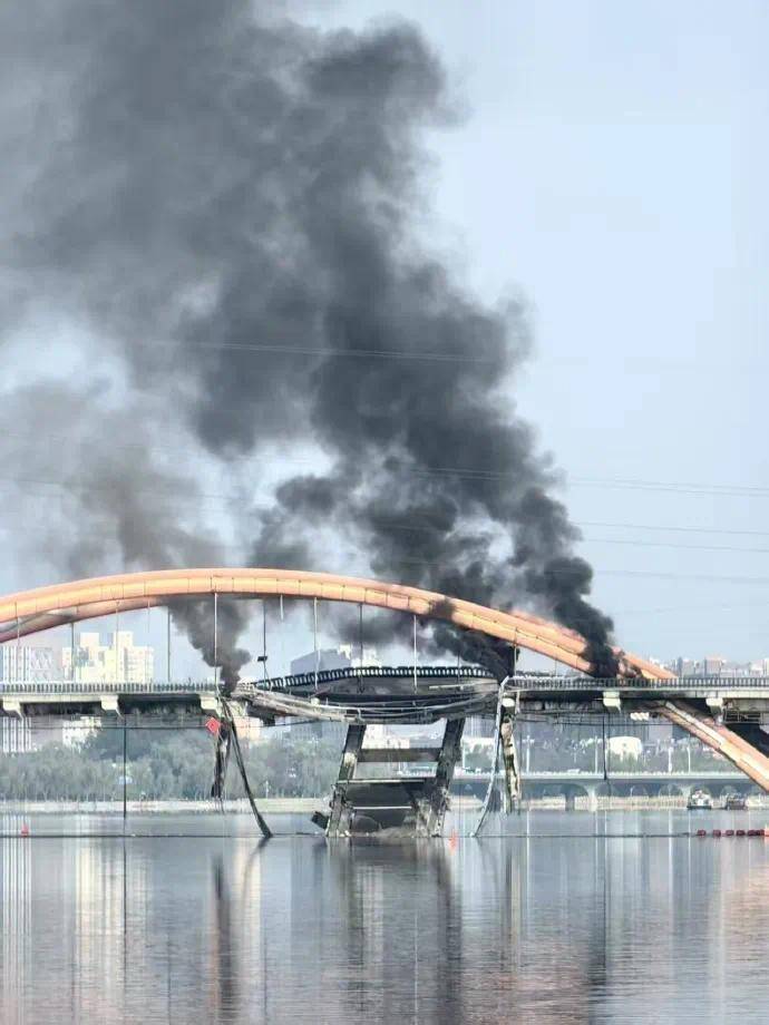 顺义潮白河大桥附近双向断路<strong></p>
<p>如何充币</strong>！应急管理部门称受损原因待勘验