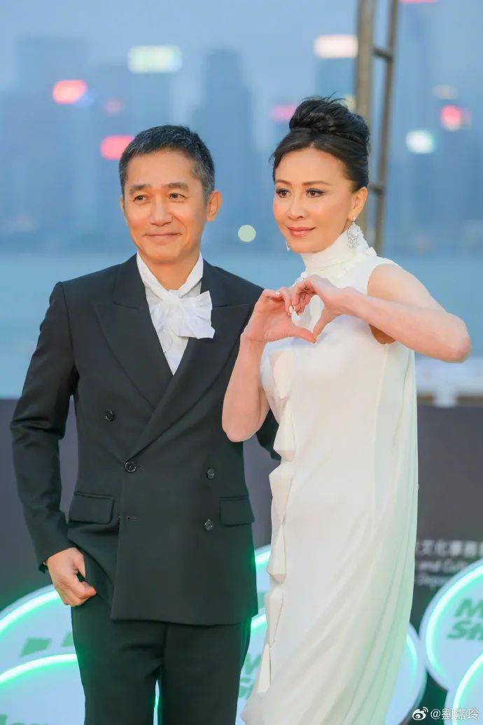 刘嘉玲连发10多张梁朝伟照片：他都不知道自己帅<strong></p>
<p>如何玩转币圈</strong>！头发白了也不肯染