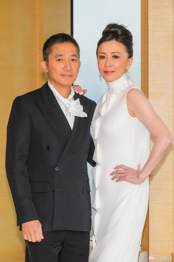 刘嘉玲连发10多张梁朝伟照片：他都不知道自己帅<strong></p>
<p>如何玩转币圈</strong>！头发白了也不肯染