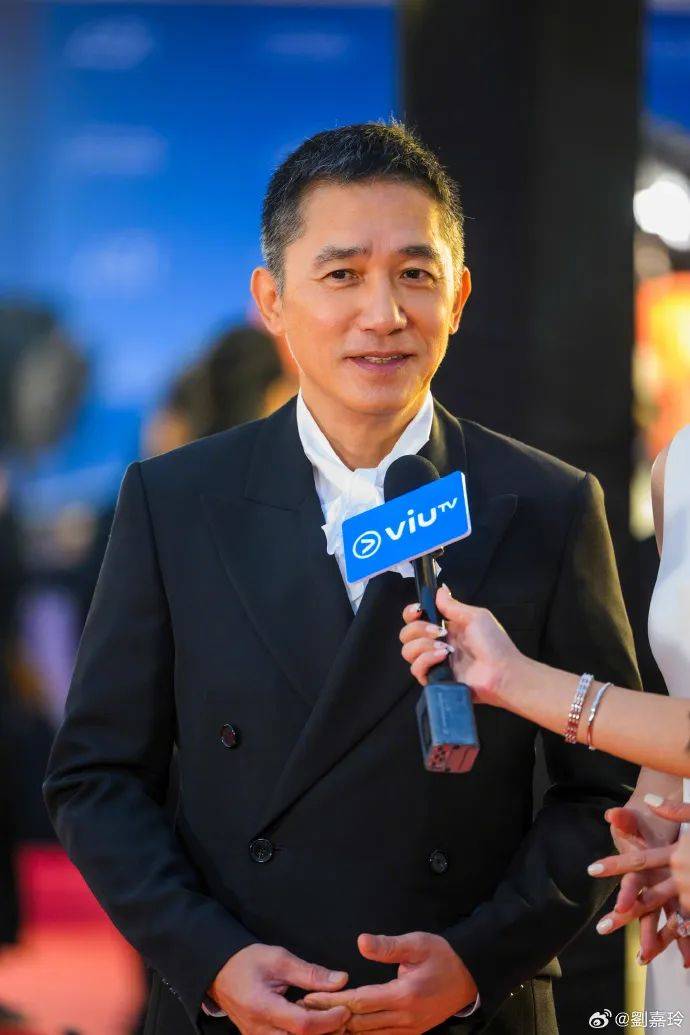 刘嘉玲连发10多张梁朝伟照片：他都不知道自己帅<strong></p>
<p>如何玩转币圈</strong>！头发白了也不肯染